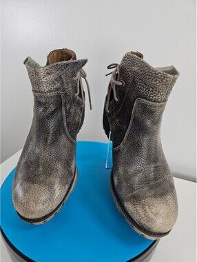 CAT (Caterpillar) Leather Chunky Heel Ankle Boots (Model Style Code: T1256